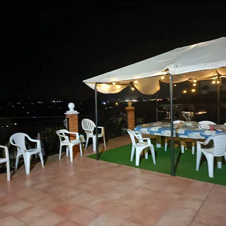 Bedroom With Private Bathroom And Two-bedroom Family In Quiet Forest 80m2 Large Swimming Pool Music Town The Garden And Swimmingpool And Garden Are Shared * Lliria