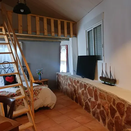 Homestay Bedroom With Private Bathroom And Two-bedroom Family In Quiet Forest 80m2 Large Swimming Pool Music Town The Garden And Swimmingpool And Garden Are Shared *