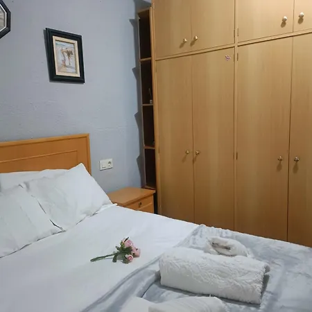 Bedroom With Private Bathroom And Two-bedroom Family In Quiet Forest 80m2 Large Swimming Pool Music Town The Garden And Swimmingpool And Garden Are Shared *
