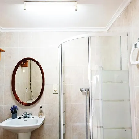 Bedroom With Private Bathroom One Bedroom Family In Forest With Good View 80m2 Large Swimming Pool In Music The Garden And Swimmingpool And Garden Are Shared Ubytování v soukromí Lliria