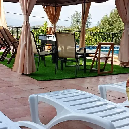 Ubytování v soukromí Bedroom With Private Bathroom One Bedroom Family In Forest With Good View 80m2 Large Swimming Pool In Music The Garden And Swimmingpool And Garden Are Shared *